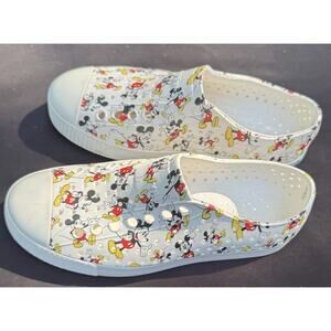 Native Shoes Youth Size M3 Mickey Mouse Foam Shoes- Bought at Walt Disney World